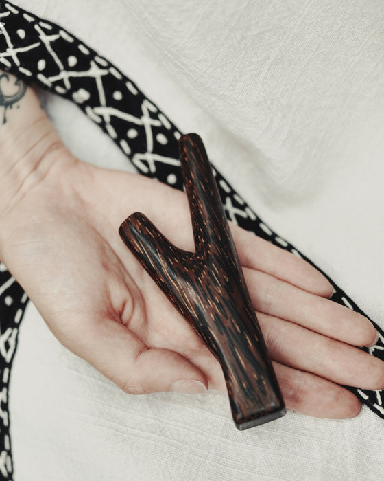 Artisan-Crafted Palmwood Self-Applicator Pipe