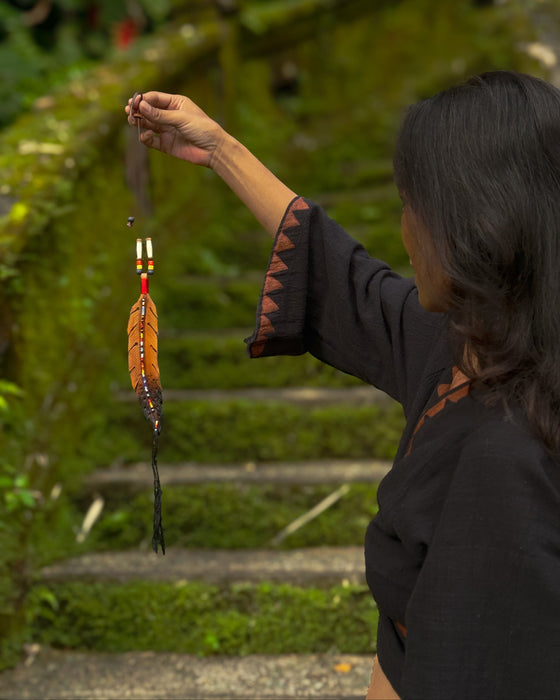 Eagle Feather Amulet Necklace – Adjustable Buffalo Leather Tribal Shaman Jewelry – Unisex Native Spirit Necklace – Indian Style Jewelry