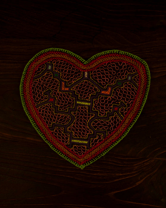 Hand-Embroidered Shipibo Love Altar Mat 19,5 cm