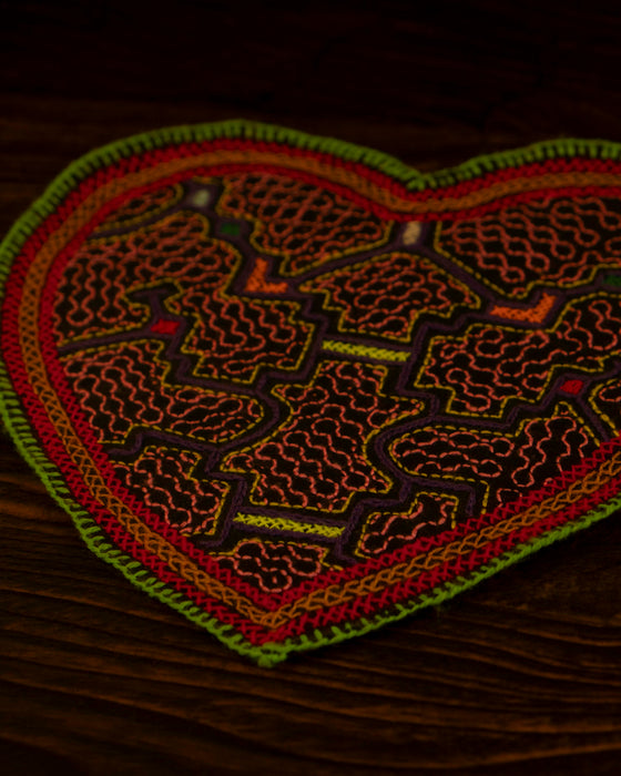 Hand-Embroidered Shipibo Love Altar Mat 19,5 cm