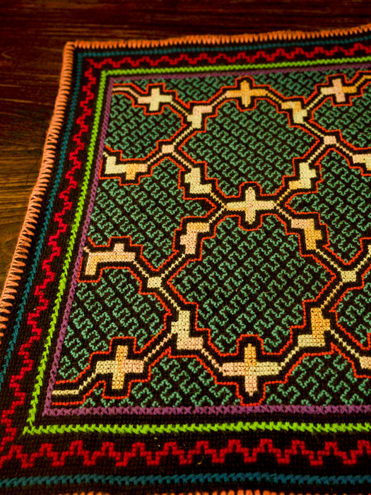 Hand-Embroidered Shipibo Altar Mat 40 cm