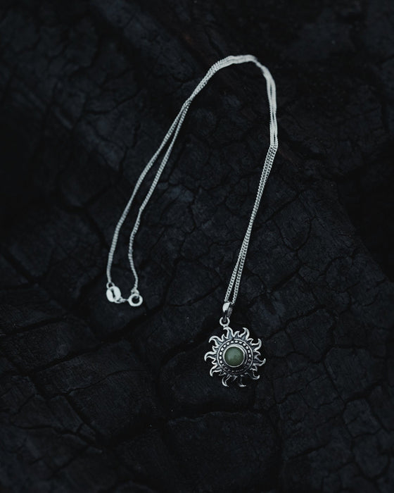 Elegant Ye Ming Zhu pendant amulet, featuring timeless charm and significance, perfect for any occasion.