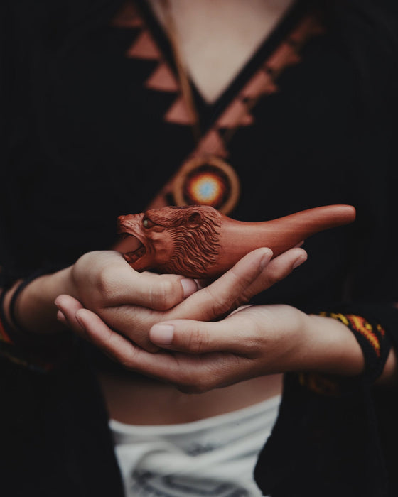 Artisan-crafted smoking pipe with a stunning lion design, perfect for daily use and enhancing your smoking enjoyment.