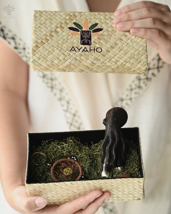 Unique octopus elements on the kuripe, giving it a distinctive and memorable appearance.